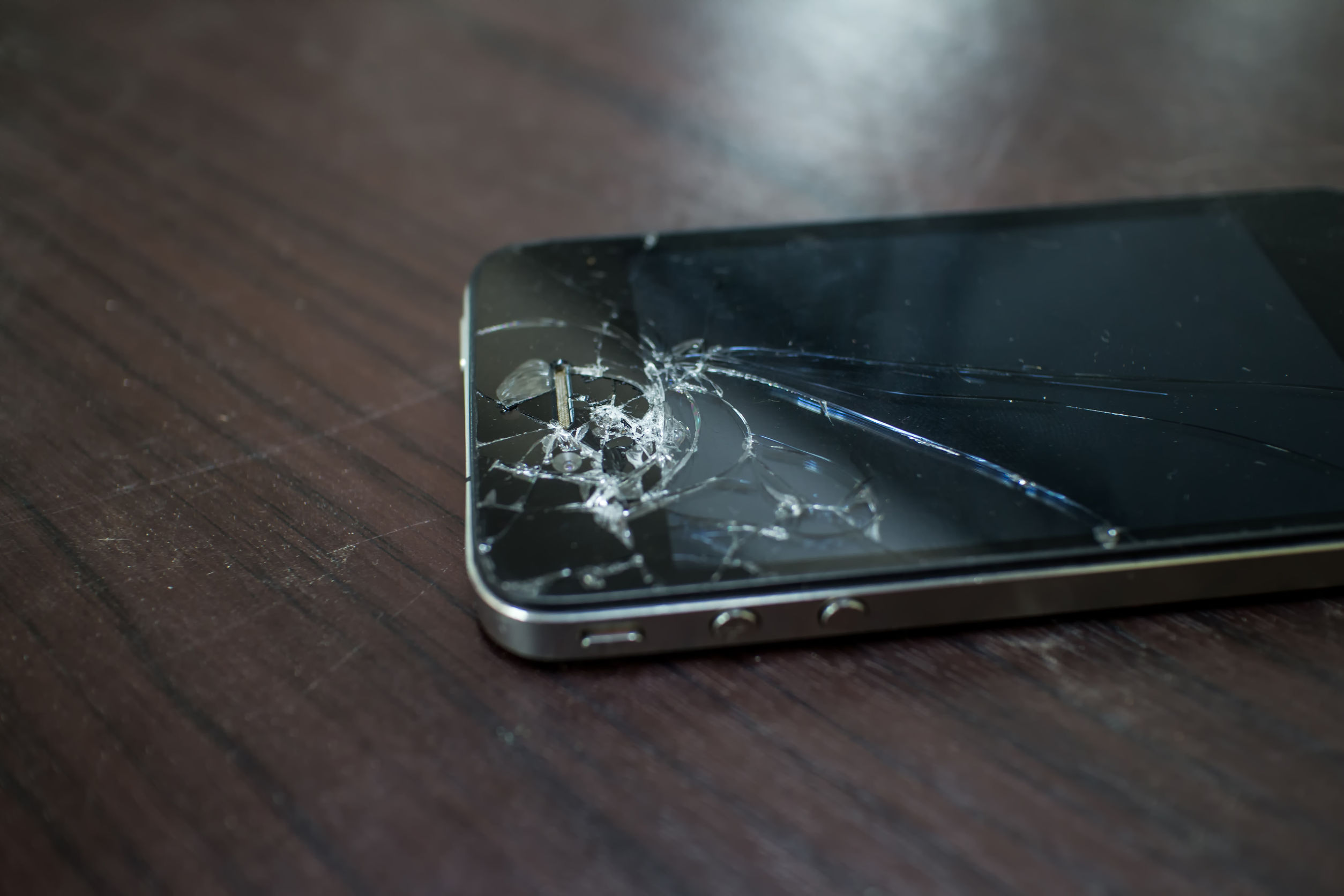 29613077 – cracked screen mobile